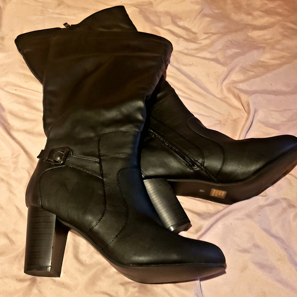 NEW without tags!!!Black knee high boots~wide calf